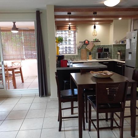 Bel Appartement Avec Terrasse Proche Des Plages Saint-Gilles-les Bains Exteriör bild