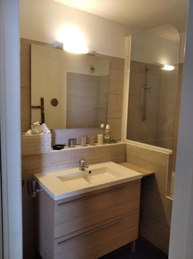 Bel Appartement Avec Terrasse Proche Des Plages Saint-Gilles-les Bains Exteriör bild