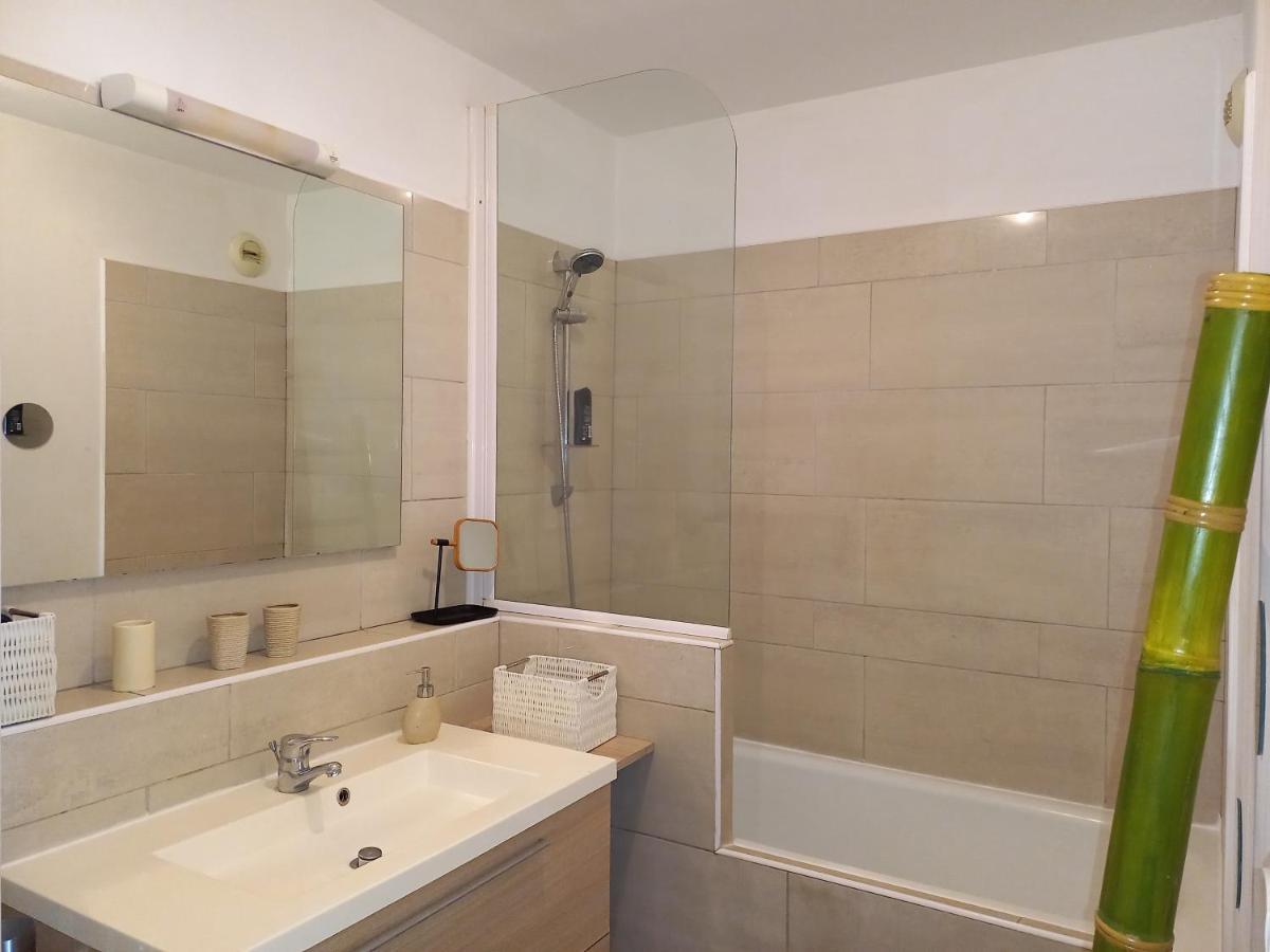Bel Appartement Avec Terrasse Proche Des Plages Saint-Gilles-les Bains Exteriör bild