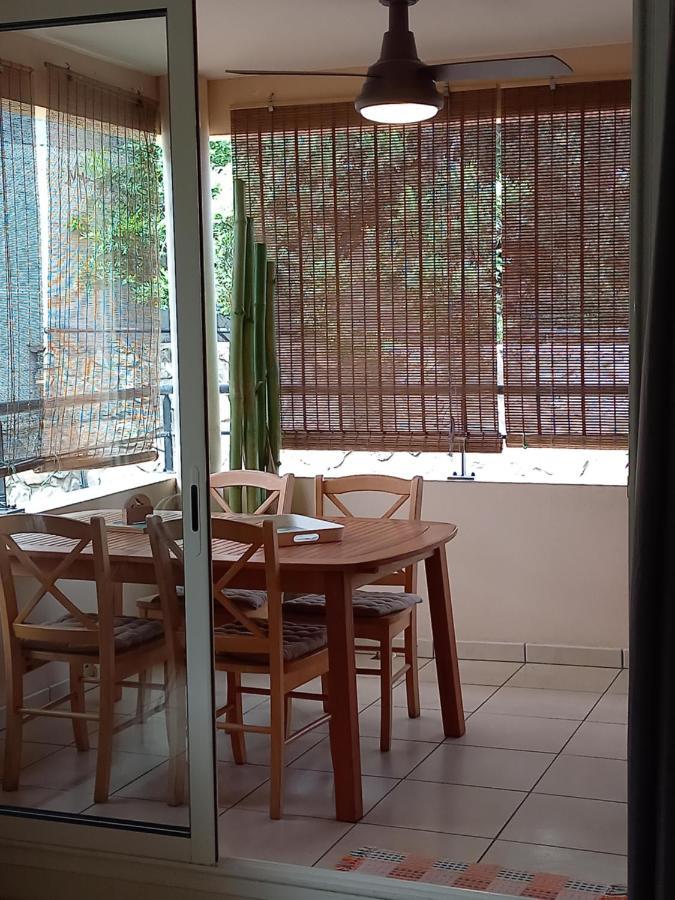 Bel Appartement Avec Terrasse Proche Des Plages Saint-Gilles-les Bains Exteriör bild