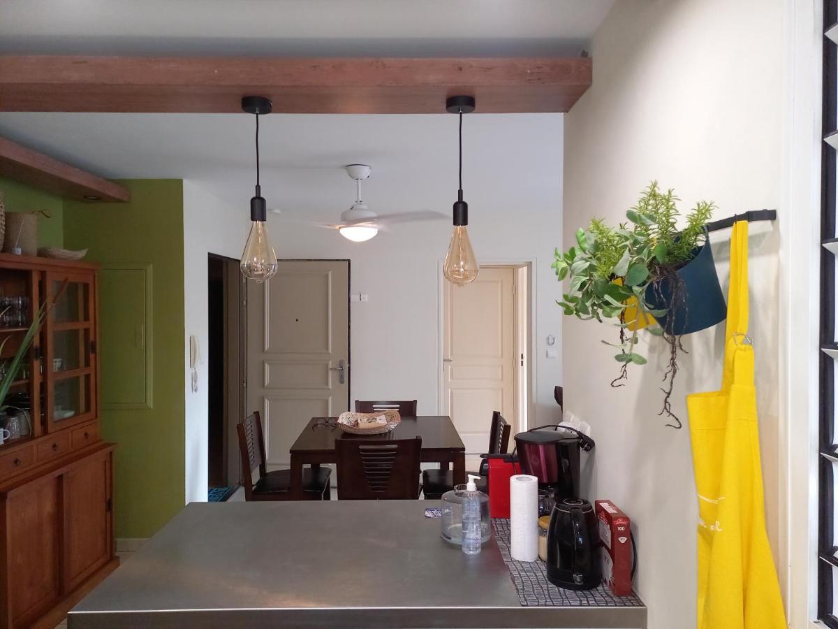 Bel Appartement Avec Terrasse Proche Des Plages Saint-Gilles-les Bains Exteriör bild