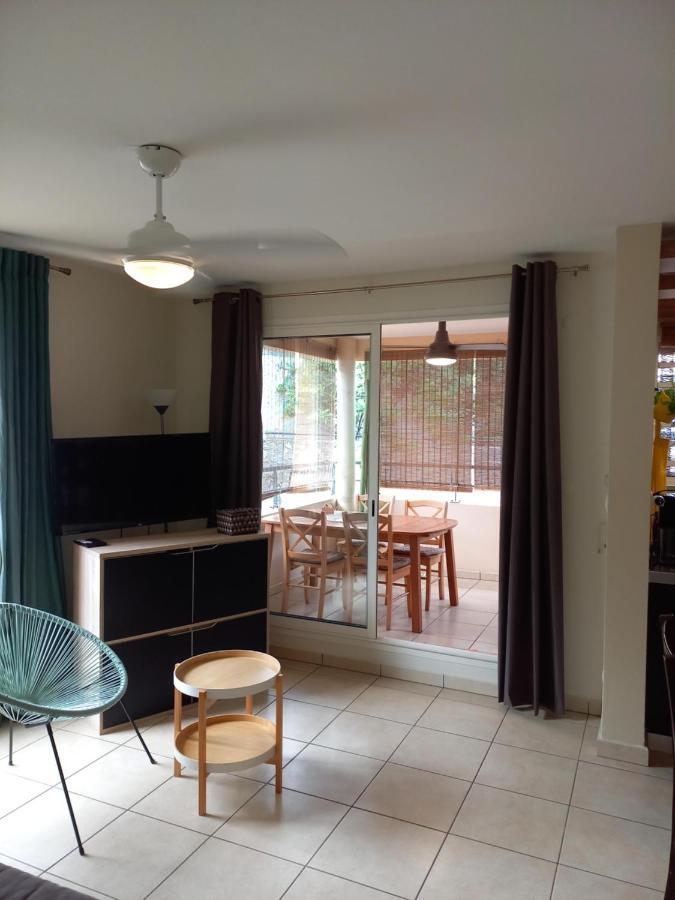 Bel Appartement Avec Terrasse Proche Des Plages Saint-Gilles-les Bains Exteriör bild